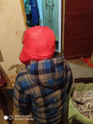 帽子带着很暖和！！ 在骑车不怕把伢冻着了！！