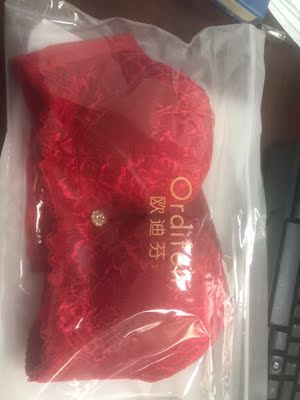 买的一套，版型很好，颜色很正，本命年值得购买！