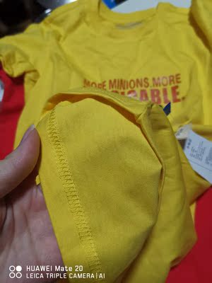 衣服颜色很正，料子是棉里加点莱卡，有点微弹。洗了不掉色，图案也很漂亮。物流还是很快的