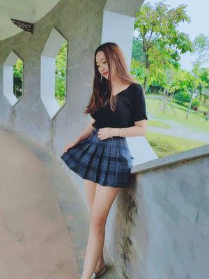 裙子收到，打开包裹没有异味，无色差，裙子面料结实的那种，质量满意。