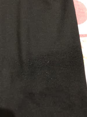 我是个很懒的人从来不去评价喜欢就留不喜欢就退，在淘宝买过这么多年宝贝没有给过卖家差评，但是今天我要好好说下个裤子。我分开买了2条黑色就是一次性的，穿了一次就起球了客服找各种理由，说如果起球的话会在大腿内侧（我不胖两个腿碰不到），我在去练习的路在外面套了一条秋天穿的短裤（并不是客服说材质很硬），练习的时候是单穿这个裤的，回家就发现起球了。我想这个裤子如果碰不得其他材料的衣服或裤子那也太脆弱了吧！准备买黑色的姐妹千万要慎重哦！我这条第二次是不好意思穿了，一次性的话应该不用这么贵吧