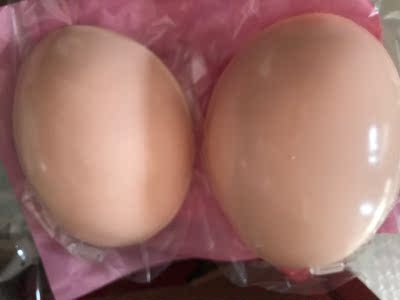 第一次买胸贴 朋友结婚在实体店买过二十几块 波波小姐应该会好点 买来拍婚纱照用平时还是穿有肩带的方便 希望拍婚纱照不要掉 发货快双十一买的比平时便宜一点