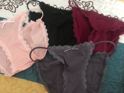 哇哦 好喜欢 颜色很正 没有差别 料子很舒服 性感 红色留着过年穿 走鸿运 卖家服务不错 哇哦 好喜欢 颜色很正 没有差别 料子很舒服 性感 红色留着过年穿 走鸿运 卖家服务不错