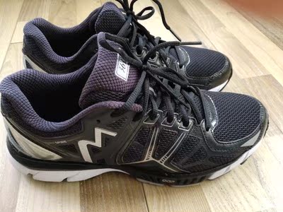 鞋子挺好，包裹性回弹性都很好，国货中的精品。