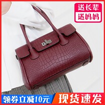 Mothers bag simple middle-aged mother-in-law atmospheric wedding gift to send mother leather lady carrying small bag crossbody fashion