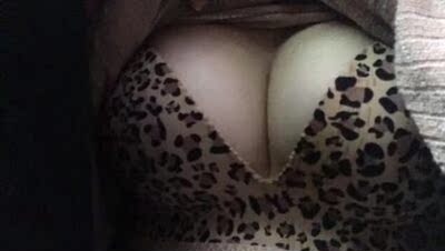 这段时间使用下来，胸部变的比之前大了一点，摸起来滑嫩的，现在胸部肉感很多，期待早些换罩杯就更好了。真的是纯天然无刺激，没有出现过敏，贴上之后胀胀的，皮肤都变好了呢