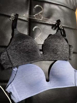 一如既往，穿着很舒服，还送了衣架和透明肩带哈哈