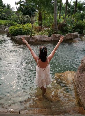 这身泳衣实在太漂亮了，尤其外搭！