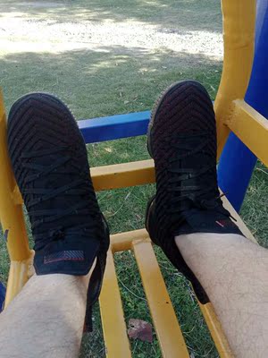 挺不错的一双鞋，穿着也舒服，希望不脱胶，好的话会来追评