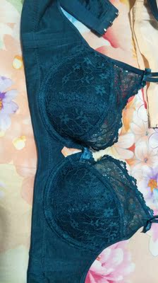 很性感！很柔软！颜色很好！头一次买这个颜色！挺好的！尺码很好！穿了这个牌子10多年了！11.11买很优惠！一共买了3个！12.12再买几个！一年的内衣不用买了！