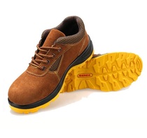 Anti-smash and stab-resistant oil-resistant PU injection molded solid bottom camel-colored fur leather breathable machinery construction safety shoes