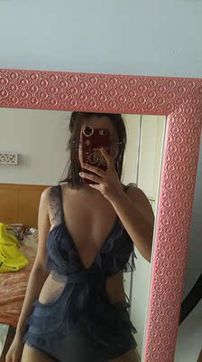 质量真的超级好，因为我本身就不是很瘦的人，这个效果我还能接受，身材好一点的上身肯定很炸，质量不用担心，真的特别好，老板还送了硅胶垫 当天发货，而且很快就到了河北，同一天拍了两件，另一家现在还没收到，满意满意十分满意