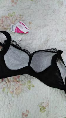 宝贝收到了，穿着很舒服，胸形也好看，收副乳效果也很好。喜欢的赶紧下单吧