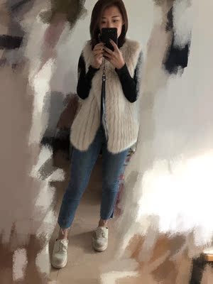 我觉得是超级百搭的 而且毛毛很顺滑 不会有很假的感觉 把最近穿的全部搭了一遍 抽了几张送上来供参考~ 我觉得是超级百搭的 而且毛毛很顺滑 不会有很假的感觉 把最近穿的全部搭了一遍 抽了几张送上来供参考~