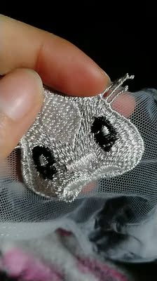 兔子眼睛掉线了。。。穿了一次。就掉线了。这是打火机点了以后。。。感觉好丑。😅 兔子眼睛掉线了。。。穿了一次。就掉线了。这是打火机点了以后。。。感觉好丑。😅