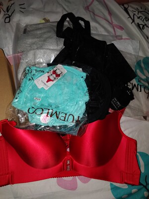 明明写无钢圈。寄来的确是有钢圈的。然后一堆线头。真的岀货前有检查吗？。钢圈硬的要死。非常不好的购物体验。要买的姐妹们请多留心注意一下。第一次给差评。真的不好。