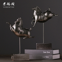 New Chinese creative crafts war horse resin display decoration decoration living room study wine cabinet office decoration