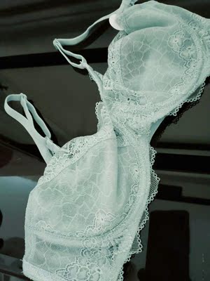 蕾丝很喜欢,面料好,价格也特别实惠,巨划算阿。蕾丝特别漂亮,做工精细,包裹性也不错,罩杯大小合适,没啥缺点,感觉我真的是赚到了,性价比这么超值的内衣,觉得很难遇到,准备再买两件屯着。 蕾丝很喜欢,面料好,价格也特别实惠,巨划算阿。蕾丝特别漂亮,做工精细,包裹性也不错,罩杯大小合适,没啥缺点,感觉我真的是赚到了,性价比这么超值的内衣,觉得很难遇到,准备再买两件屯着。
