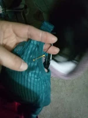 之前买了两件，穿着挺舒服的，就又买了两件，不过这次的A款的吊牌和之前买的不一样，这个是别针 其他的都是绳子的吊牌 不过质量一样的。挺不错的