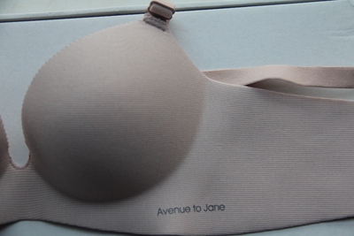 材质好，做工精细，手感柔软，价格实惠，看包装就知道是货真价实正品。值得入手。