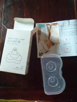薄薄的，很软，没有异味，孩子吃奶不费力气，喂奶减轻疼痛感，可高温消毒。很方便。有独立小盒子，很满意，很干净卫生薄薄的，很软，没有异味，孩子吃奶不费力气，喂奶减轻疼痛感，可高温消毒。很方便。有独立小盒子，很满意，很干净卫生
