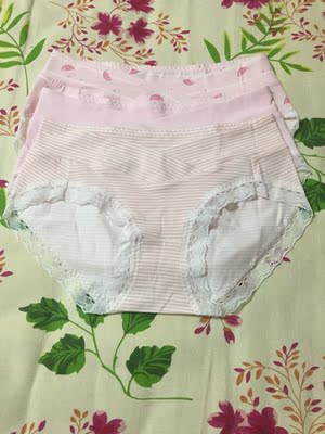 孕早期120斤重，165高，客服推荐的码数正好，内裤带蕾丝边，非常甜美可爱，纯棉面料的柔软舒适还透气性好，两个交叉的松紧带设计，即不勒小肚子，还能帮着托腹。图案也是清新可爱，很喜欢。