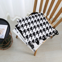 Nordic modern minimalist black and white chitzag office cushion seat cushion car seat cushion four seasons universal fabric cushion