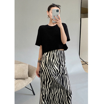 Mogas Maijia comfortable skin-friendly moisture-absorbing slub yarn chao short section significant proportion crimping fashionable womens group short-sleeved T-shirt