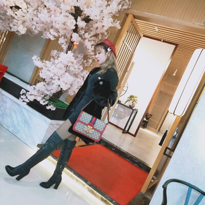 好看啊 好显身材啊 就是掉色啊  伐开心