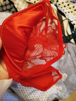 大小合适，到货也快，没什么异味，也没什么色差。穿着也不扎肉，一直习惯穿这种超薄的，没有束缚感，就是感觉自己又长胖了。