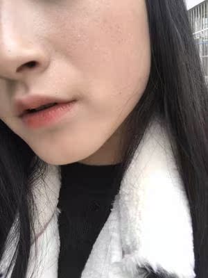 第一次用这个东西，没想到这么好用。我是个汗毛特重的女汉子，嘴周小胡子颜色太黑，上学的时候同学都笑话我的小胡子，就连搞文艺汇演都让我反串男生，说我有胡子不用化妆贴胡须。早知道还有这种脱毛膏神器何必那么尴尬。按照说明涂抹就行，效果很明显，小胡子有被改善变细了很多，生长的也慢哈哈哈