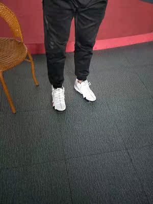 穿了两天感觉挺好的,鞋子很轻防滑性很好,穿着很舒服,鞋子版型挺好的,整体效果很好,朋友都说鞋子很好看,价格也很实惠,鞋子质量和做工都挺不错的,很满意 穿了两天感觉挺好的,鞋子很轻防滑性很好,穿着很舒服,鞋子版型挺好的,整体效果很好,朋友都说鞋子很好看,价格也很实惠,鞋子质量和做工都挺不错的,很满意