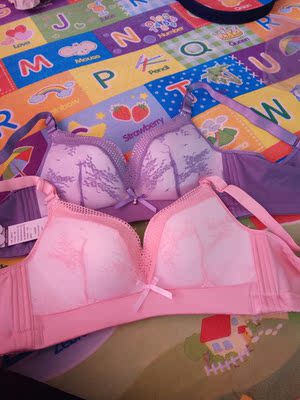 内衣面料很好，颜色好看，穿上舒服有型。客服服务态度好，期待下次再合作。一下的话没有用可以省略不看以前很少仔细评价，可是，大家知道吗？好吧，我来普及一下吧！80字以上的评价是可以赚到两倍积分的呢！而且你用的好宝贝为什么不能给店家一个赞，给后来买的亲们一个合理的建议呢？大家互相帮忙嘛！现在想通了就开始认真起来，说实话这个店的质量很好，客服态度也好，良心卖家！超级推荐。