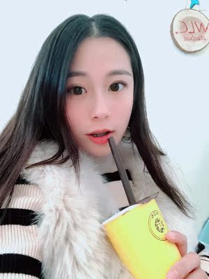 非常好看。穿起来很大牌。摸起来质量也很好。就是拍摄角度不行。168拍成了158 非常好看。穿起来很大牌。摸起来质量也很好。就是拍摄角度不行。168拍成了158