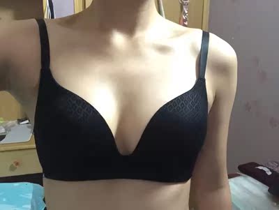 衣服上身聚拢效果很好    面料柔软舒适   做工精细   非常满意