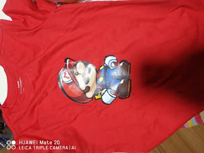 衣服颜色很正，料子是棉里加点莱卡，有点微弹。洗了不掉色，图案也很漂亮。物流还是很快的