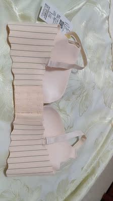 第二次在这家店里买内衣了，去年夏天买的薄款的，这次又来买了两件，价格划算颜值高，喜欢了可以下单了。