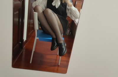 没错 又是我 我感觉我可以去做丝袜测评了嘻嘻~ 羽上腿的感觉真的非常轻薄,浅黑色有种淡淡的美感 很透很丝滑,老公很喜欢 ,完美遮暇 没错 又是我 我感觉我可以去做丝袜测评了嘻嘻~ 羽上腿的感觉真的非常轻薄,浅黑色有种淡淡的美感 很透很丝滑,老公很喜欢 ,完美遮暇