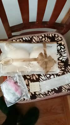 宝贝收到了，还不错哦，卖家还送了小礼物很贴心！