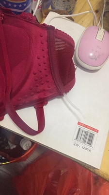 第二次购买,昨天收到货,今天穿了,是这样的…第一次买的时候说好评返现,质量也确实好,客服说返现,也是忽悠人的,看在质量好的份上第二次买的这玩意,简直ri了狗啦!磕的人一天都不舒服! 第二次购买,昨天收到货,今天穿了,是这样的…第一次买的时候说好评返现,质量也确实好,客服说返现,也是忽悠人的,看在质量好的份上第二次买的这玩意,简直ri了狗啦!磕的人一天都不舒服!