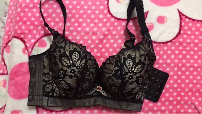 很不错，很漂亮，一下买了两个，棉的厚薄正好是我想要的，肩带也挺宽的，穿着也挺舒服的，以后还会再来的