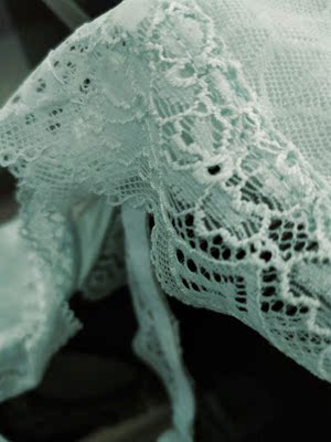 蕾丝很喜欢,面料好,价格也特别实惠,巨划算阿。蕾丝特别漂亮,做工精细,包裹性也不错,罩杯大小合适,没啥缺点,感觉我真的是赚到了,性价比这么超值的内衣,觉得很难遇到,准备再买两件屯着。 蕾丝很喜欢,面料好,价格也特别实惠,巨划算阿。蕾丝特别漂亮,做工精细,包裹性也不错,罩杯大小合适,没啥缺点,感觉我真的是赚到了,性价比这么超值的内衣,觉得很难遇到,准备再买两件屯着。