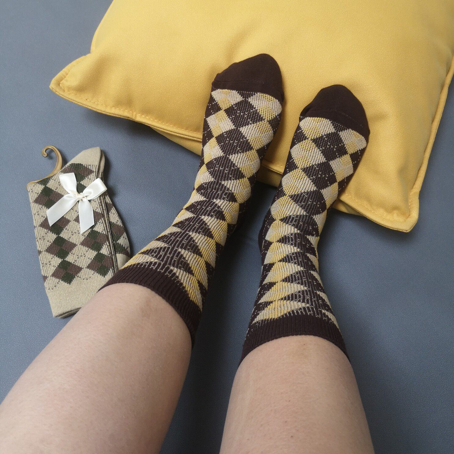 毛线袜真是百搭款 ,主要还是样式洋气吧哈哈.