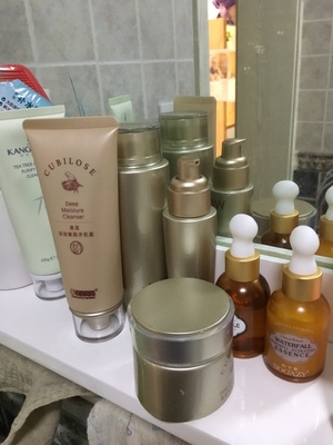 优缺点揭秘:对比亲润和袋鼠妈妈哪个好，网上买的袋鼠妈妈孕妇护肤品安全吗