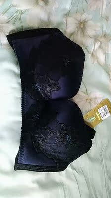 内衣收到了,好看,摸上去柔软舒服,就是快递慢了一点,好评吧 内衣收到了,好看,摸上去柔软舒服,就是快递慢了一点,好评吧