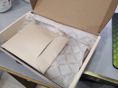 第一次买这么薄的内衣,摸起来很舒服,没有异味。上身效果还不错,不止于一马平川,买了夏天穿的,双十一活动减了20多块,还比较划算,就是衣服脏了,换的时间花了很长,最讨厌质量问题换货,不过因为夏天穿的不赶时间,也没啥好计较的,就算了,以后发的衣服一定要检查好再发~~~~~ 第一次买这么薄的内衣,摸起来很舒服,没有异味。上身效果还不错,不止于一马平川,买了夏天穿的,双十一活动减了20多块,还比较划算,就是衣服脏了,换的时间花了很长,最讨厌质量问题换货,不过因为夏天穿的不赶时间,也没啥好计较的,就算了,以后发的衣服一定要检查好再发~~~~~