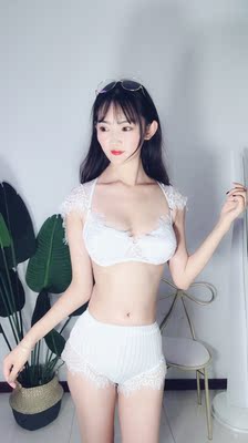 这套料子最舒服 白色的蕾丝感觉挺减龄的 又有点小性感哈哈