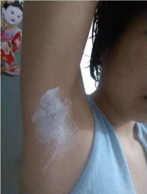 东西不错，特意用了再来评价的，然后就是包装都挺好的，送的东西也齐，脱毛膏味道还可以，没有刺鼻的味道，挺好用的，效果见效很快，十多分钟就ok了，刮掉的时候没有刺痛感，用清水一洗很干净。用着很赞，完全不会刺激，用了后腿上的毛全部一下刮干，不痛而且，非常干净不留痕迹，我很满意，修复液也是一直在使用，到现在感觉自己的毛毛都变得细软了很多，效果是非常的好的呢，很喜欢