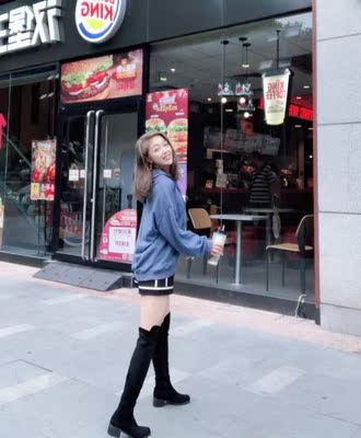 晒图臭美一下，专柜正品的品质真的是很满意，穿起来腿嗷嗷嗷的变成一米八滴大长腿啦