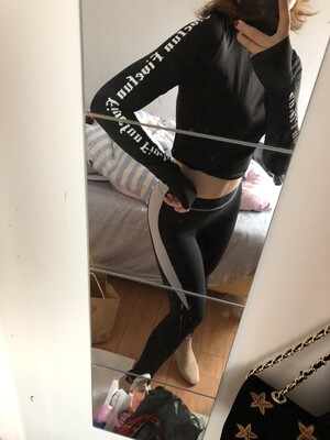 超舒服的面料～ 透气性弹性好非常适合运动！物流很快满意，会介绍舞房小姐妹一起来买～ ✨✨✨✨✨好评！～